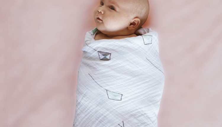 قنداق کردن نوزاد