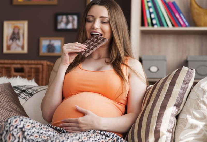 شکلات خوردن در بارداری
