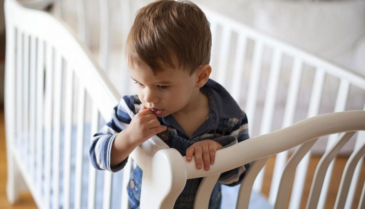 روش انتقال نوزاد از تخت نوزادی