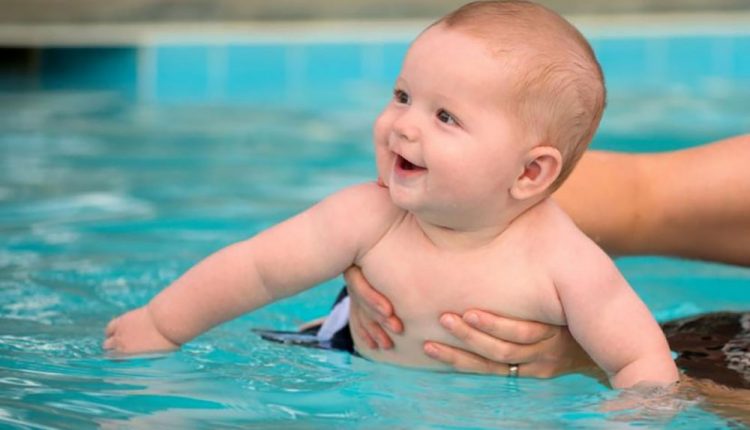 استخر بردن نوزاد و کودک