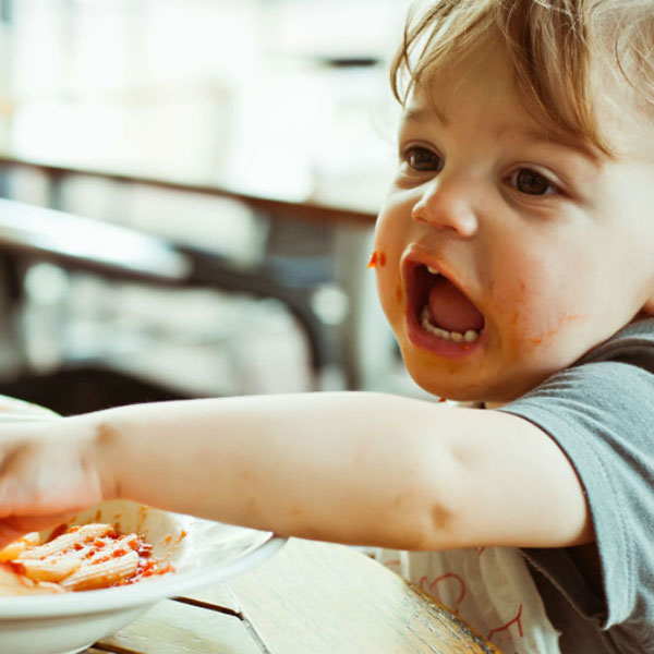 رفتار کودکان سر میز غذا