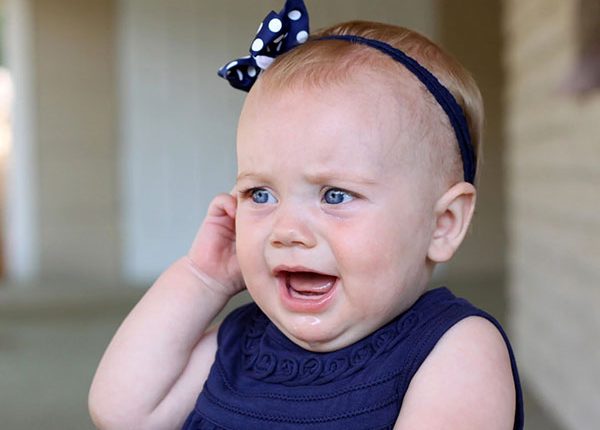 علائم عفونت گوش در نوزادان