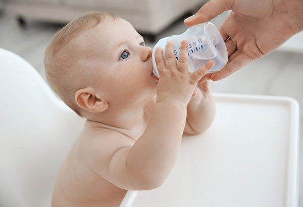 درمان کم آبی در نوزادان