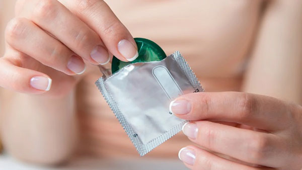 روش استفاده از کاندوم زنانه