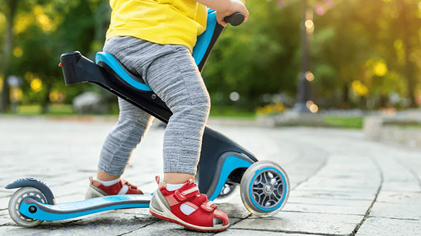اسکوتر سواری برای کودک