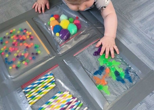 بازی برای تقویت حس لامسه نوزاد