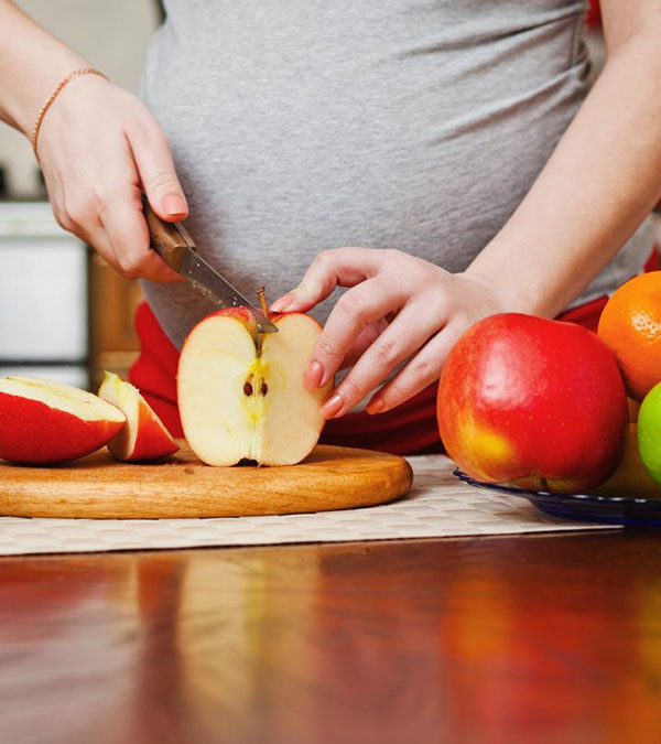 10 فایده خوردن سیب در بارداری برای سلامتی