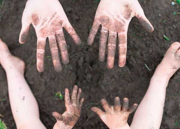 7 دلیل برای خاک بازی کودک